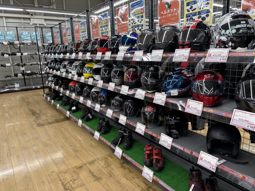 アップガレージ群馬太田店のバイク用品売場