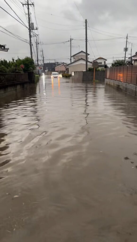太田市矢場町付近の道路冠水